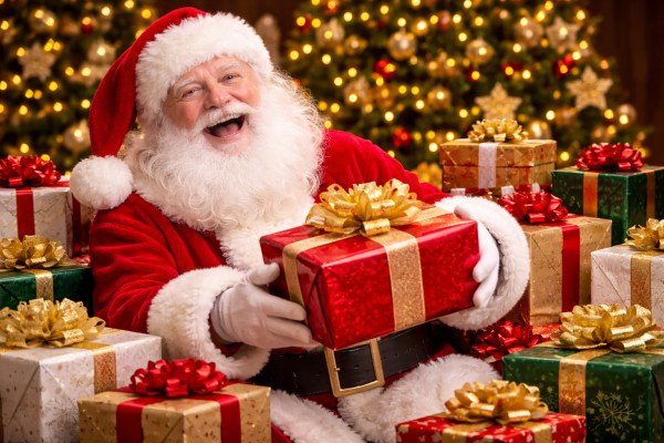 Ziemassvētku vecītis ar dāvanām - Ziemassvētku kartiņa 13