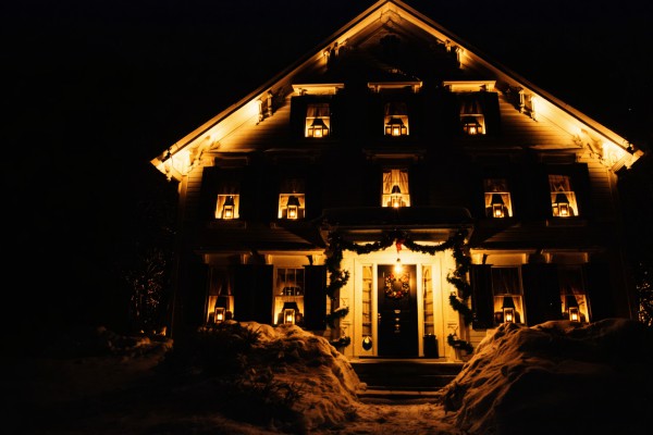 Māja naktī, ziemā - Ziemassvētku kartiņa 10