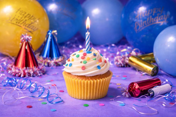 Kūciņa ar svecīti - Dzimšanas dienas kartiņa 13